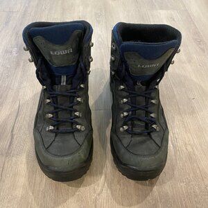 LOWA Renegade GTX Mid Hiking Boots (EU 44/US 10.5) – Vibram Soles